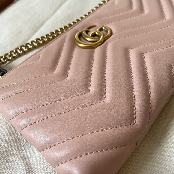 (SOLD)Gucci Marmont Pink Clutch - Picture 4 of 7